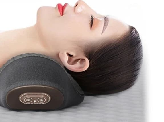 Woman lying back with the pillow under her neck and its control panel facing out